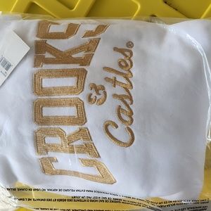 White and gold crooks and castles sweater 4XL.